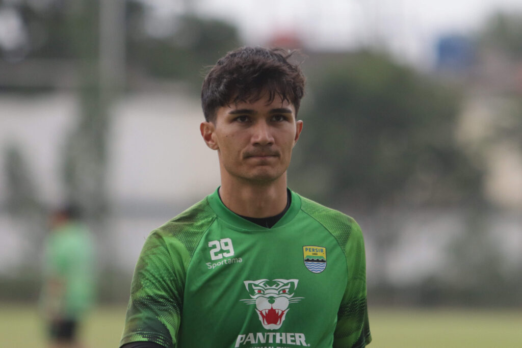 kiper persib kevin mendoza