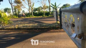 Pemda Bandung Barat diGembok