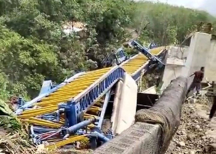 Robohnya Kontruksi Flyover di Muara Enim