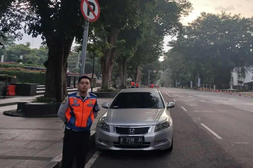 anggota dishub kota bandung dilempat mangkok