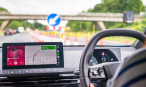 bahaya touchscreen mobil