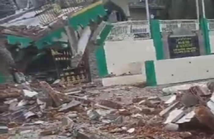 Gempa Tuban Puluhan BAngunan Rusak