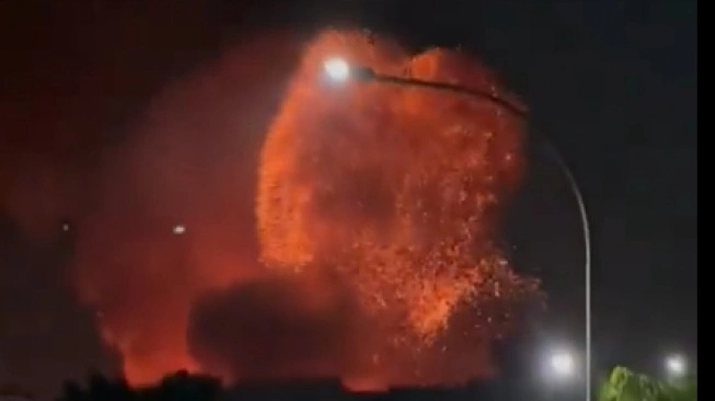 gudang senjata terbakar