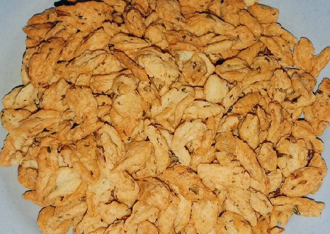 kue bawang gunting