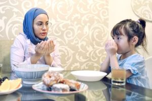 melatih anak berpuasa-1