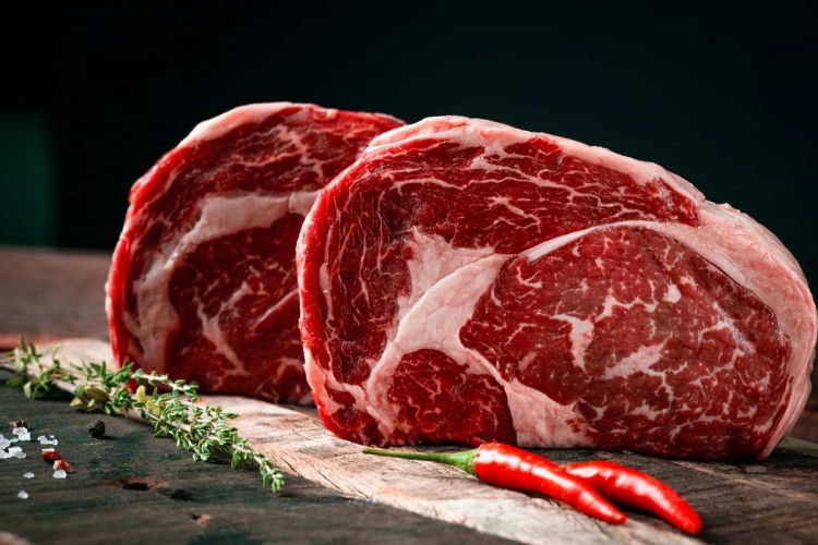 membeli daging sapi