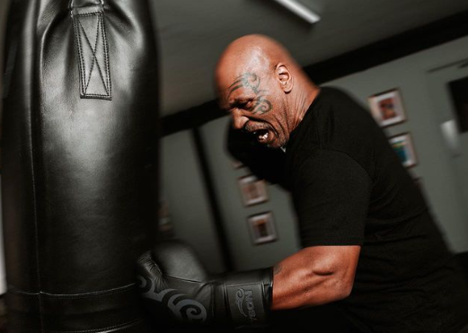 Duel Mike Tyson dan Jake Paul