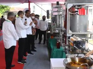 minyak makan merah