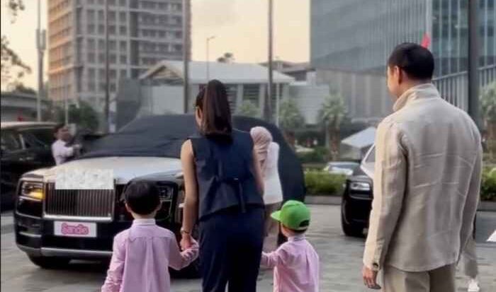 mobil mewah sandra dewi_11zon