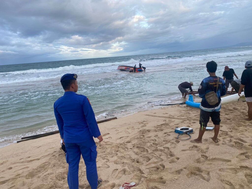 Nelayan Tiga Hari Terombang-ambing di Laut