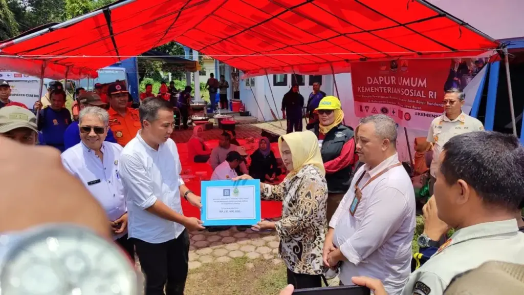 pj gubernur jabar bey machmudin tinjau banjir cirebon
