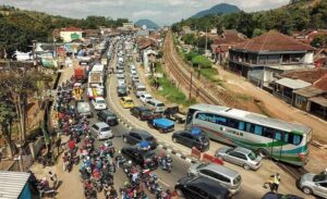 Jumlah Kendaraan ke Arah Garut-Tasik Melonjak