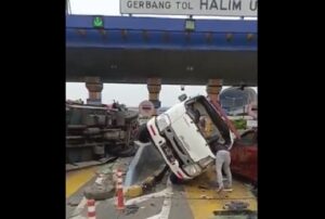 truk ugal ugalan sopir tersangka