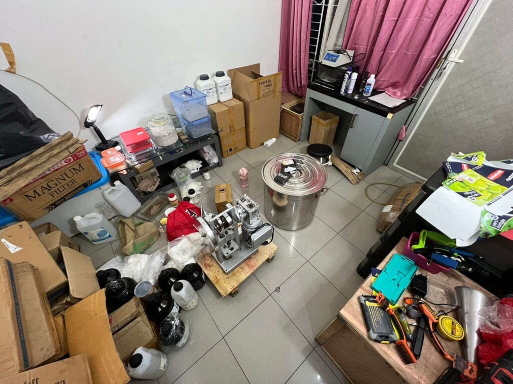 Diduga Pabrik Ekstasi Polisi Gerebek Rumah di Sunter Jakarta