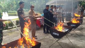 Cimahi Musnahkan Jutaan Rokok Ilegal