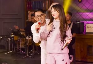 Lirik lagu Alum Gilga Sahid feat Happy Asmara