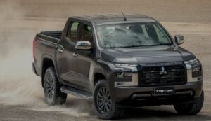 Mitsubishi Triton-1