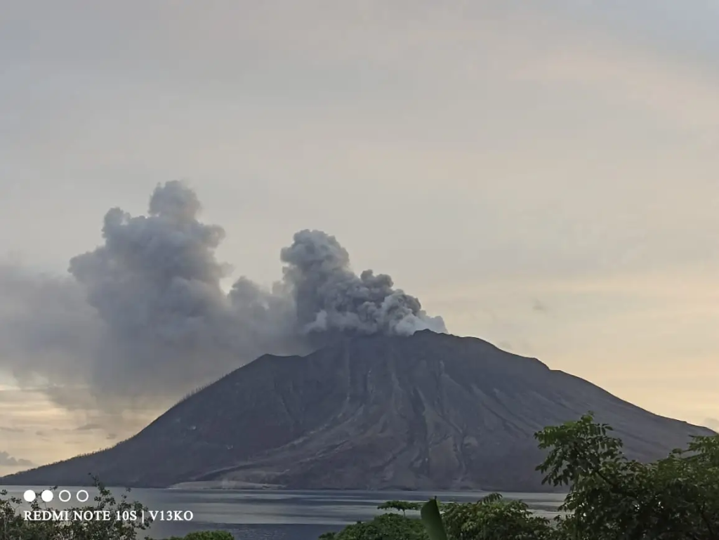 erupsi Gunung Ruang