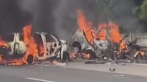 gran max kecelakaan tol japek