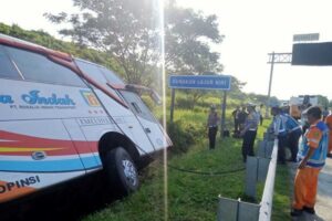 kecelakaan bus rosalia indah