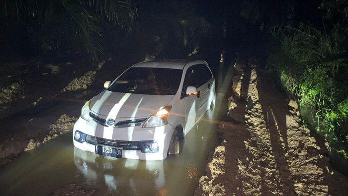 mayat di dalam mobil