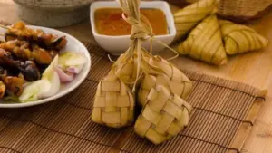 Cara Membuat Ketupat Gurih Simple untuk Lebaran