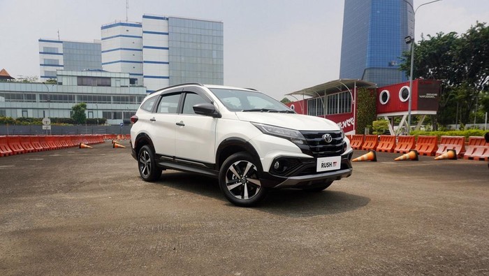 toyota rush gr sport (2)