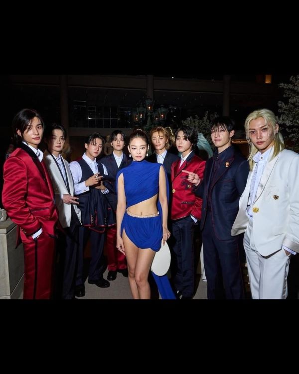 Jennie BLACKPINK dan Stray Kids