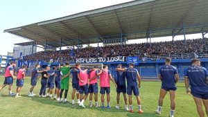 Ribuan Bobotoh Lengkapi Persiapan Persib