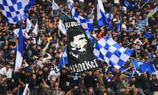 Jelang hadapi laga kontra Persija Jakarta, Viking Persib Club (VPC) memanggil semua Bobotoh untuk datang di sesi latihan Persib Bandung pada Kamis, 13 Februari 2025 di Stadion Gelora Bandung Lautan Api (GBLA), Kota Bandung.