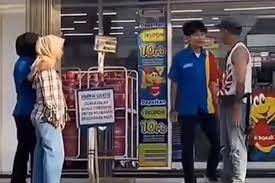tukang parkir minimarket