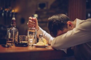 Remaja mabuk tusuk ibu