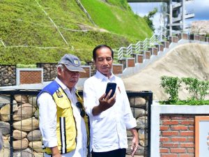 Jokowi Nge-Vlog Bareng Menteri Basuki