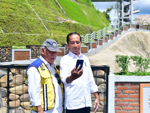 Jokowi Nge-Vlog Bareng Menteri Basuki