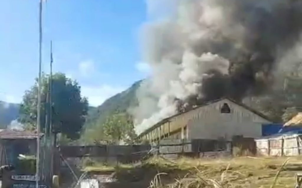 KKB Bakar SDN Inpres Pogapa Papua