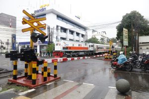 Cegah Tabrakan di Perlintasan Sebidang PT KAI