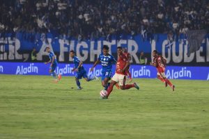 Bojan Hodak Menonton Laga Madura United vs Borneo FC