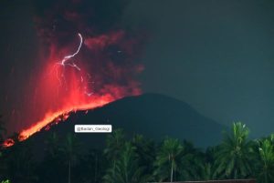 Gunung Ibu Maluku Utara Erupsi