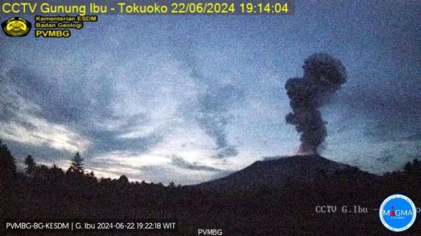 Gunung Ibu Maluku Utara Meletus
