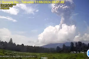 gunung ibu maluku utara