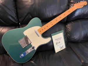 Lelang Gitar