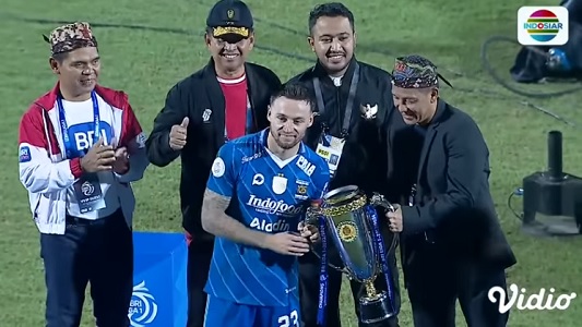 Kemenangan Persib Bandung, Marc Klok