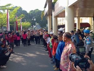 Polda Jabar Bagikan 2000 Sembako