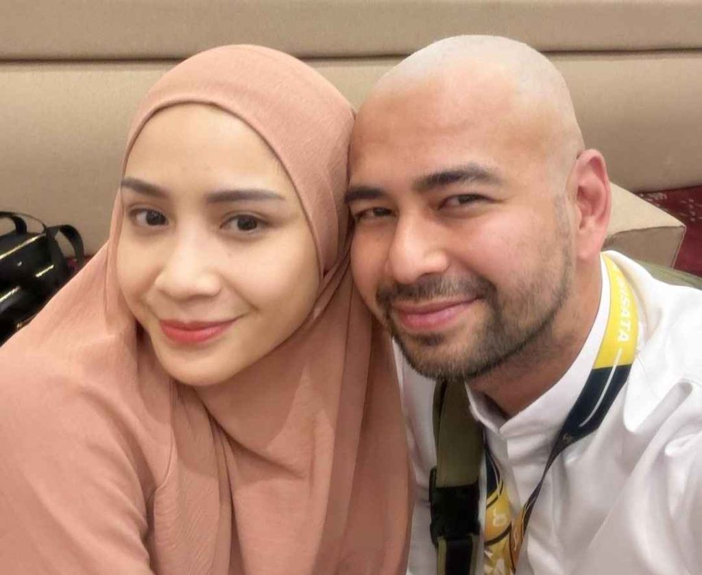 Raffi Ahmad Cium Hajar Aswad