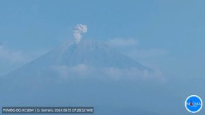 Gunung Semeru Meletus