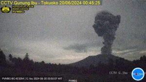 Gunung Ibu Maluku Utara kembali Erupsi