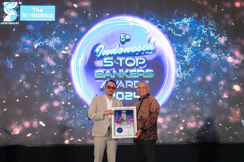 Dirut bank bjb Raih Penghargaan 10 Top Banker Award 2024