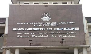 Kepala Sekolah SMAN 10 Kota bandung
