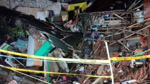 Pipa PDAM Pecah Dua Rumah Warga Ambruk