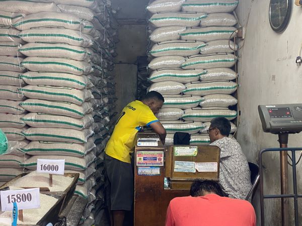 stok beras jelang natal dan tahun baru 2025